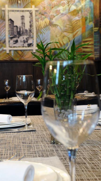 Melrose Hotel Ривне Екстериор снимка