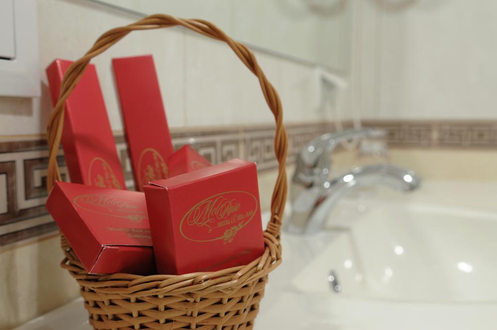 Melrose Hotel Ривне Екстериор снимка